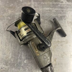 20 Fishing Reel - Gray and Black